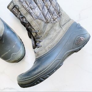 THE NORTH FACE quilted snow boots lace grey